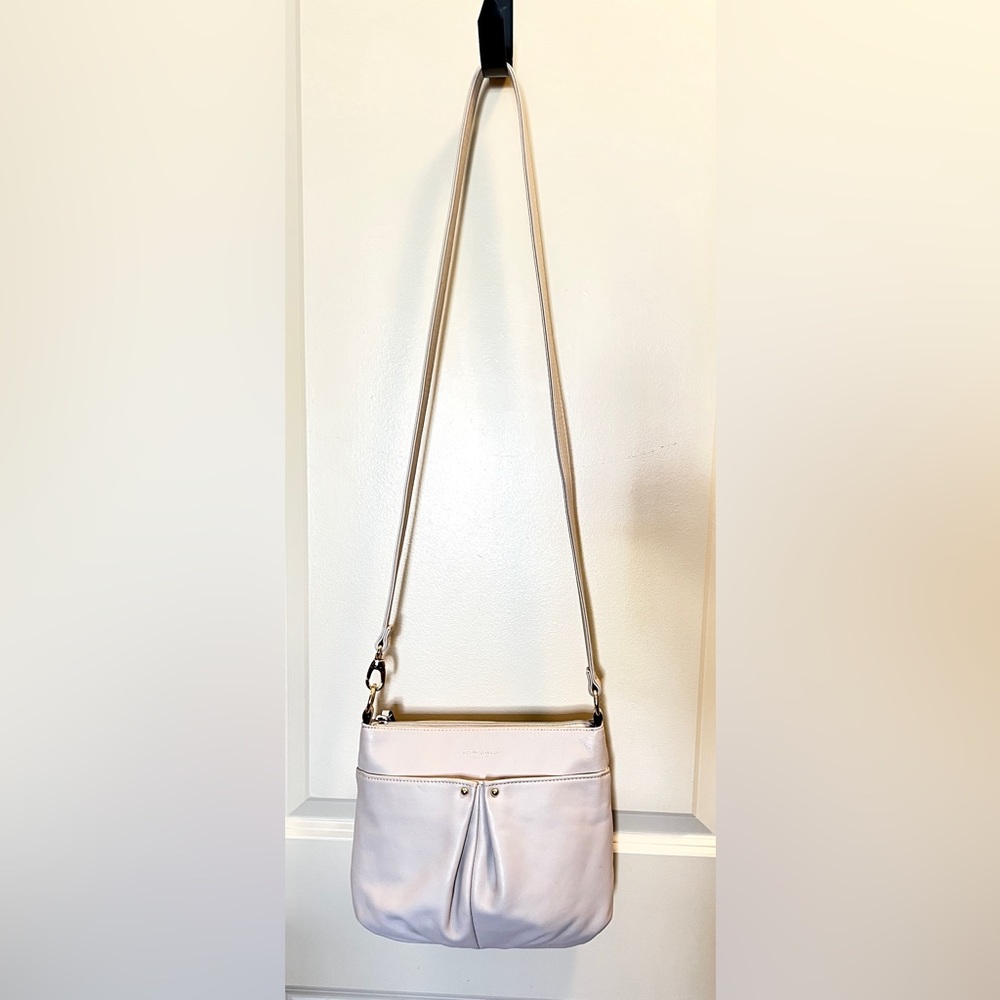 Tignanello Cream Buttery Leather Purse w/ Gold Hardware and Tons of Storage 👜